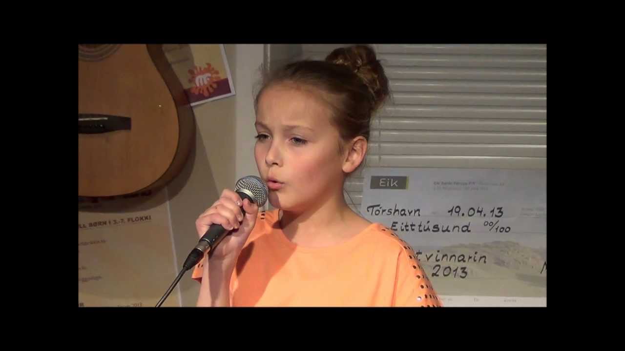 Victoria talent 2013, singing HURT by Christina Aquilera