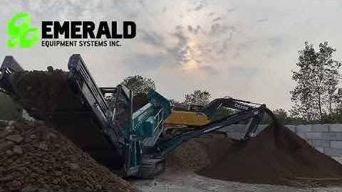 Powerscreen Warrior 1800 2-way Split on fill