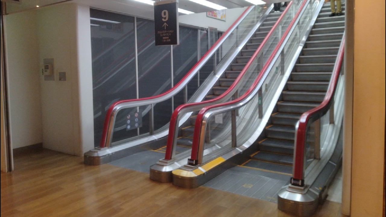 レア機も今日でお別れ。名鉄百貨店本店のエレベーターとエスカレーター