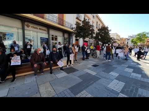 Vendedores ambulantes protestas ante las puertas del Ayuntamiento por el cierre de los mercadillos