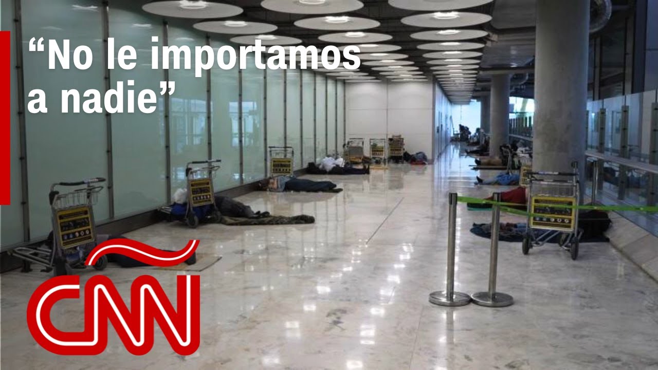 “No le importamos a nadie”: cientos de personas sin hogar pasan las noches en aeropuerto de Madrid