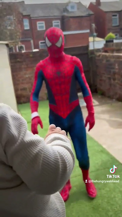 Making a wholesome appearance in chorley for a 7th birthday 😁🕷🕸 #spiderman #spidey #backflip