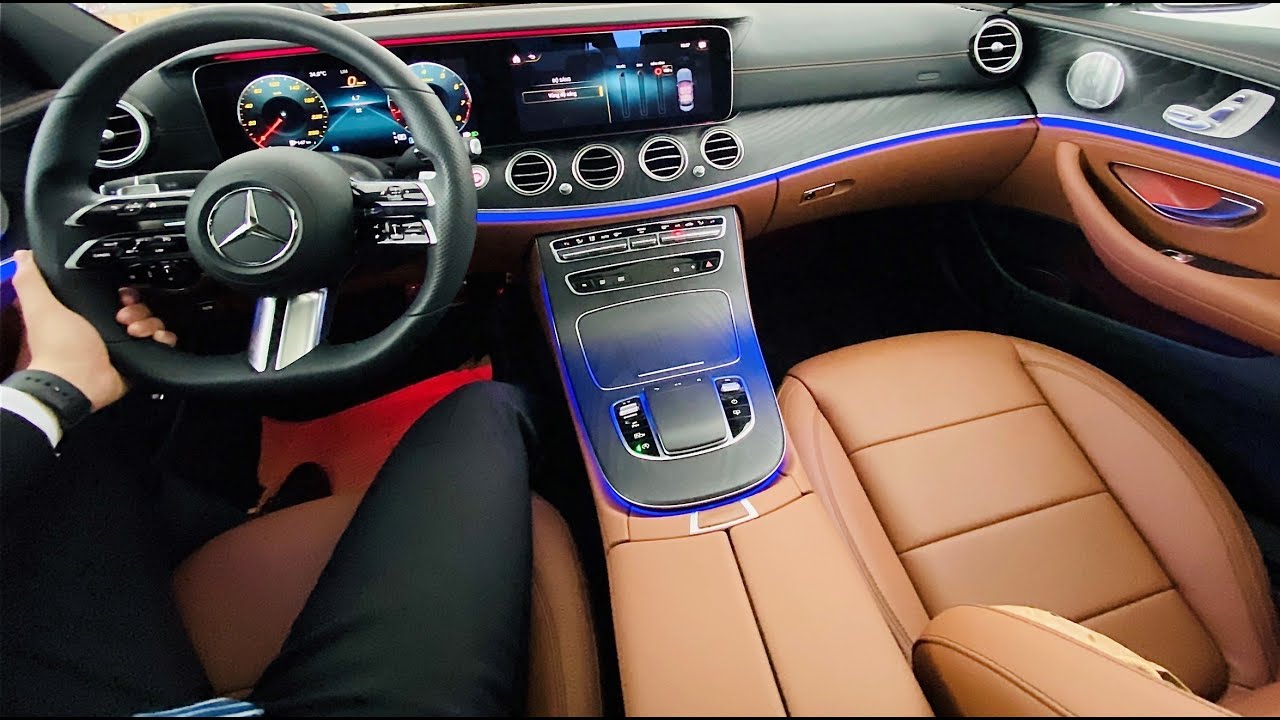 Mercedes E300 AMG 2021 biết GIAO TIẾP và điểm mới trong nội thất | Quang  Minh Mercedes - YouTube