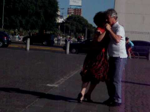 Lilili Guerrero y Sidnei Lemos# 1 bailan tango en el Obelisco en Buenos Aires 25 marzo 2010 228