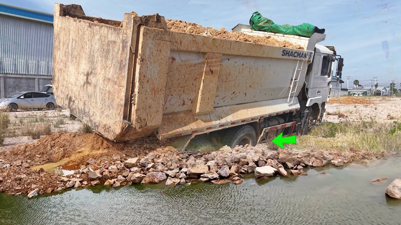 Incredible Landfill! Huge Dump Truck 25ton driver Back Uploading overturned Rescue bulldozer Shantu…