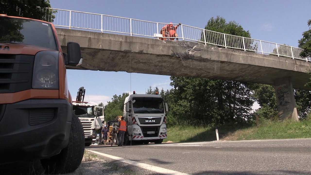Nesreča v Žalcu: trk bagra v nadhod Mavrica