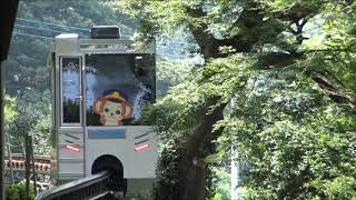 サル山の高崎山自然動物園内を運行するモノレール「さるっこレール」の出発