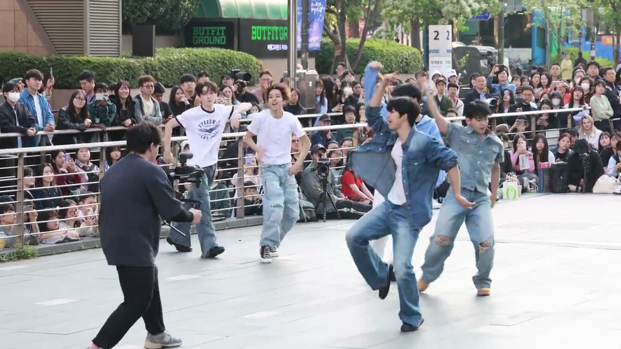 LOVE LANGUAGE /  아트비트 ARTBEAT 250511  청계광장 7Z5A5812