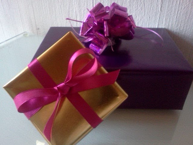 Cómo forrar cajas para regalo? - YouTube