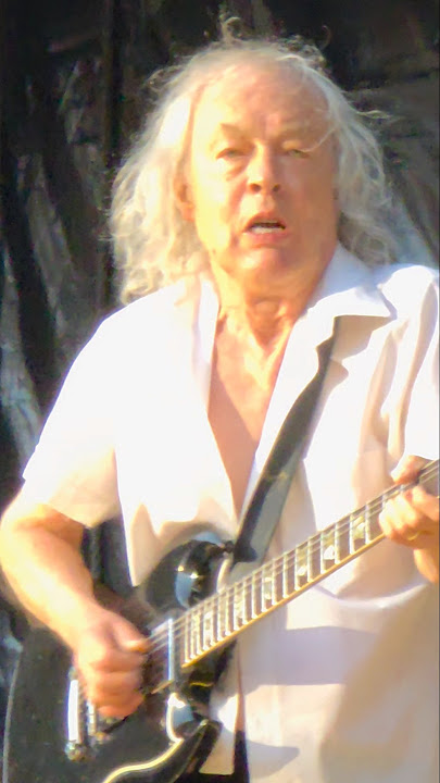 AC/DC – Pure feel from Angus in 'High Voltage' blues solo Berlin won’t forget 🎸 #ACDC #PowerUpTour