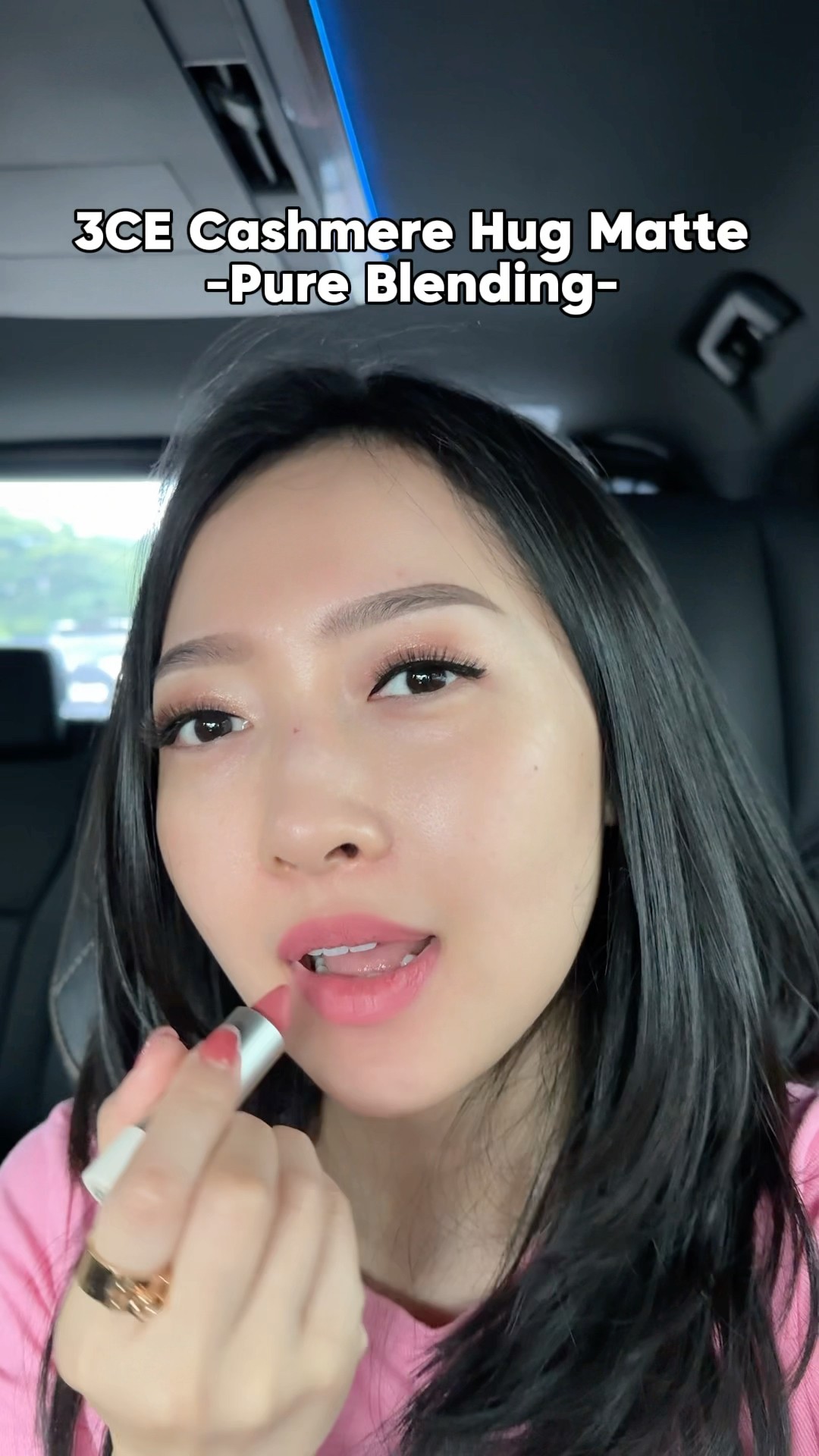 Warna Nude Pinknya Gemesh banget..kalian suka glossy or matte??