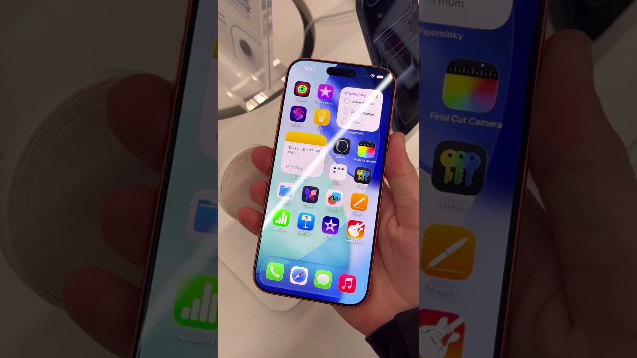 iPhone 17 Pro in Apple Store