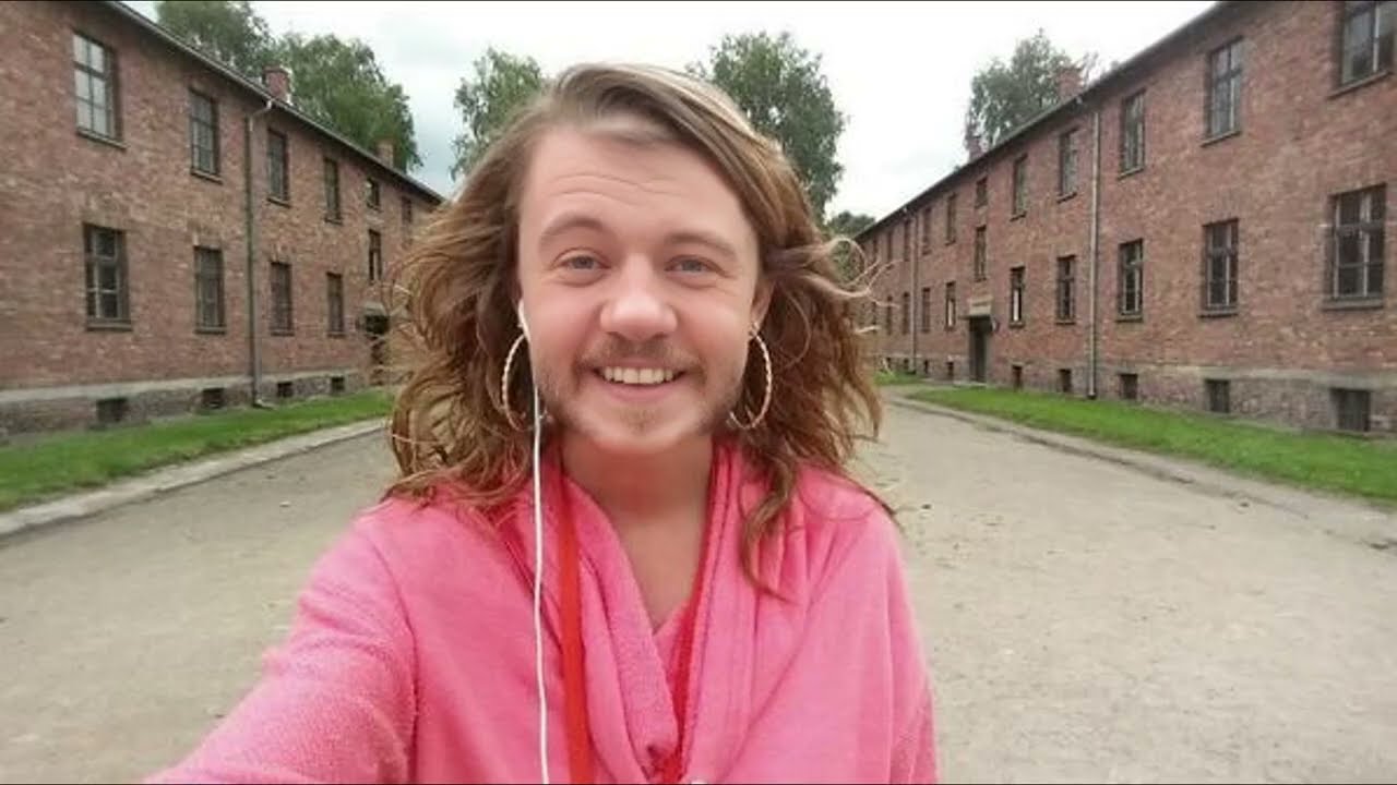 MiniTom - Shower Time (AI Cover)