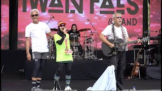 Konser Ganjar Pranowo Vs Iwan Fals (Borobudur Marathon 2022) - Kemesraan