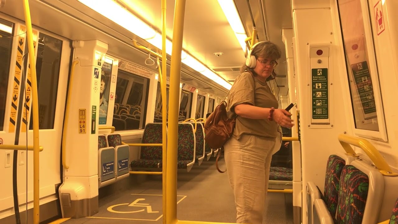 Transperth B Series EMU (091/081) Journey from Elizabeth Quay to Perth Underground (Mandurah Line)
