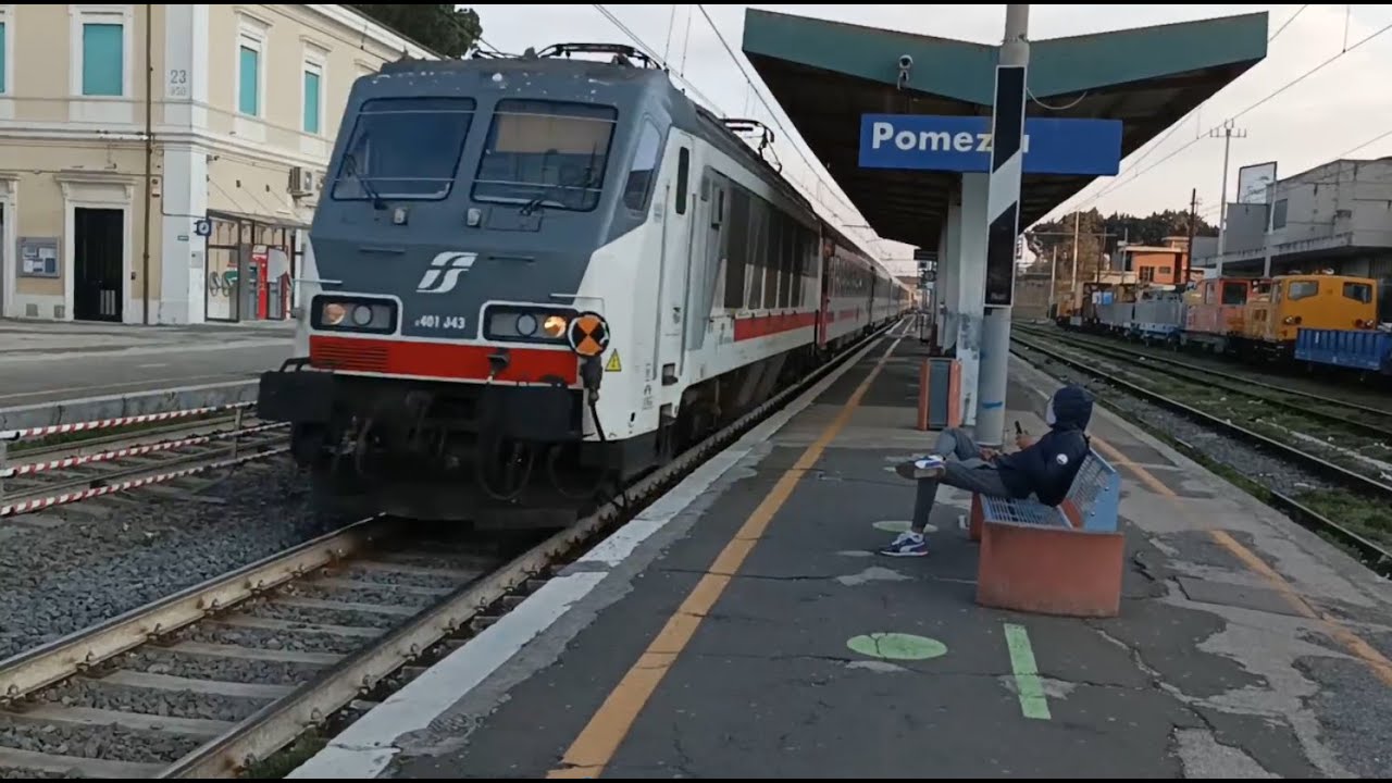 Tutti i treni in transito di un invernale pomeriggio a Pomezia (RM)