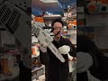 チェンソー 足元に飛んでくるキックバック