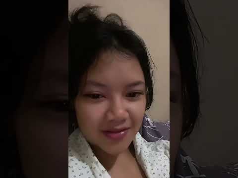 Mama muda cantik mau menyusui anaknya