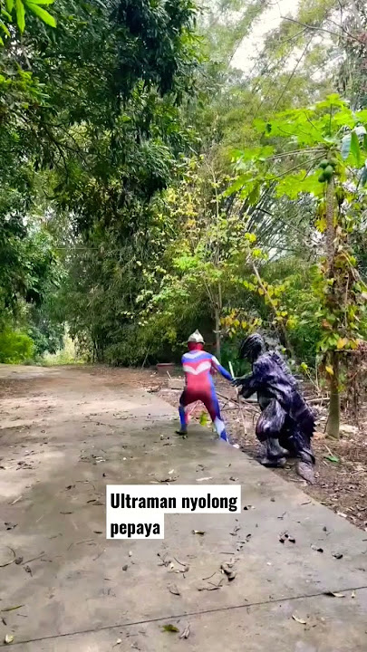 ultraman nyolong pepaya sama monster di gebukin warga #shorts #eek #ultraman @trukmobilan22