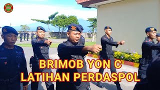 Brimob yon c latihan perdaspol || baris berbaris, berpedang, keluar barisan