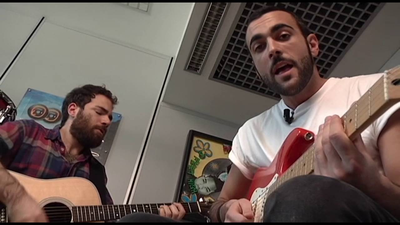 Marco Mengoni, in una versione acustica e soul, è ospite del Music Corner