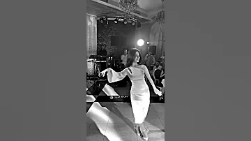نزلت عالدبكة خزامي تتمايل متل اليمامة رومنسية اجمل رقص بنت تعالي حدي وين رحتي 