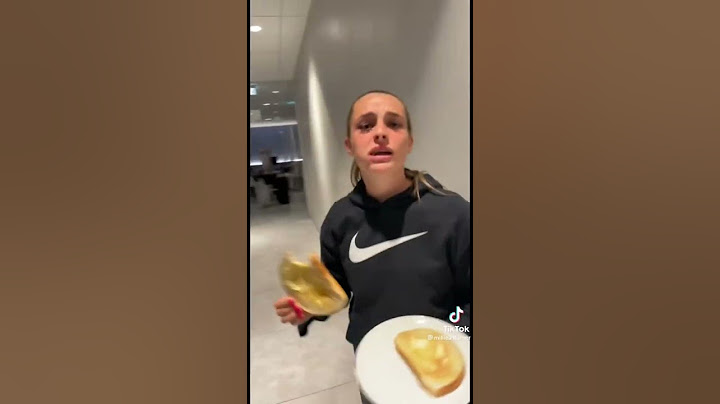 Ella toone getting scared #lionesses #football #youtubeshorts #viral #funny #england #world-cup #fyp