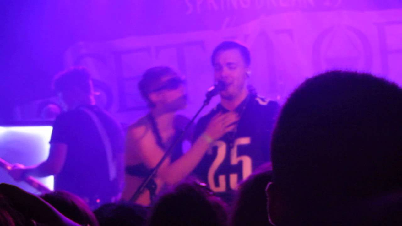 Cody Carson (Set It Off) Gets Pranked Onstage During "Miss Mysterious" - April Fools Day