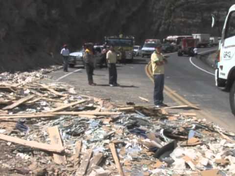 Noticias Ecuador Aparatoso Accidente En La Salida Norte De Ibarra