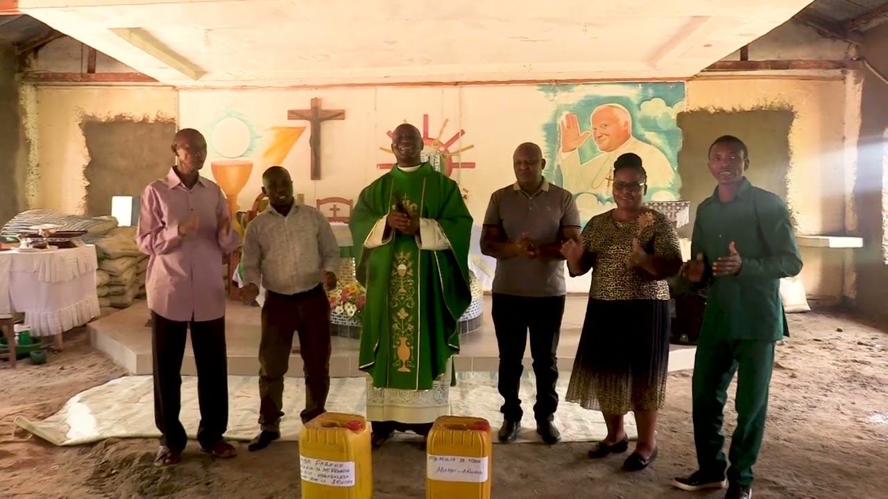 IFAHAMU ZAWADI KUBWA ALIYOITOA BABA PAROKO KWA WAGENI WAKE.