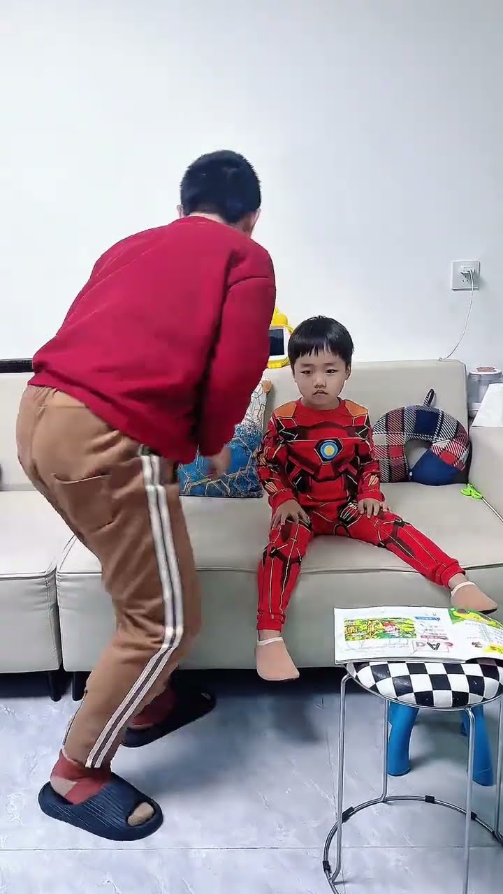 爸爸又该怀疑人生了，钱明明就在这里的呀！#Cute baby#Cute#呆萌小米宝#聪明宝宝#萌娃