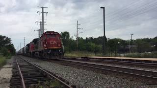 CN C40-8 leads mixed freight through Lake Villa,IL
