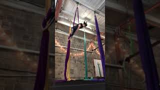 Silks: Knee tangle combo