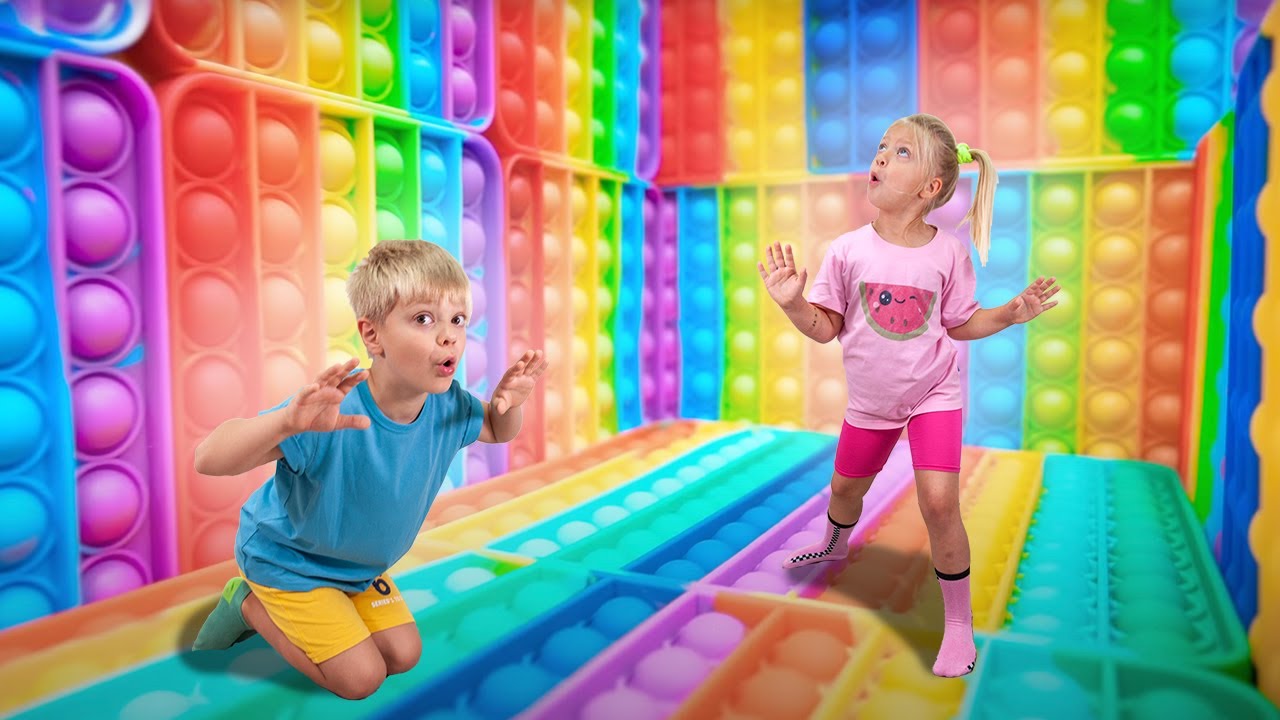 Sunny Kids попали в Pop It Room