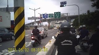 20130502-0803只有騎士不遵守交車規則，快車道也走慢車道也走，紅燈也闖綠燈也走，只是不吃虧