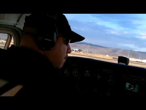 Pre-Flighting Cessna 172 @ Tracy Muni (KTCY)