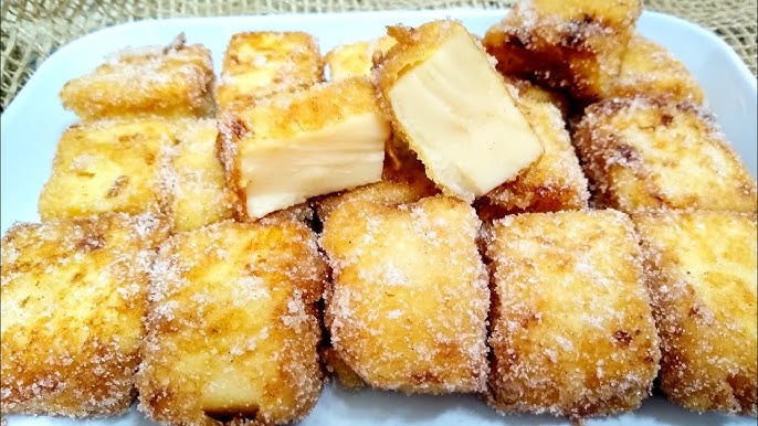 Torrijas closeup de uma torrija em um garfo um doce típico