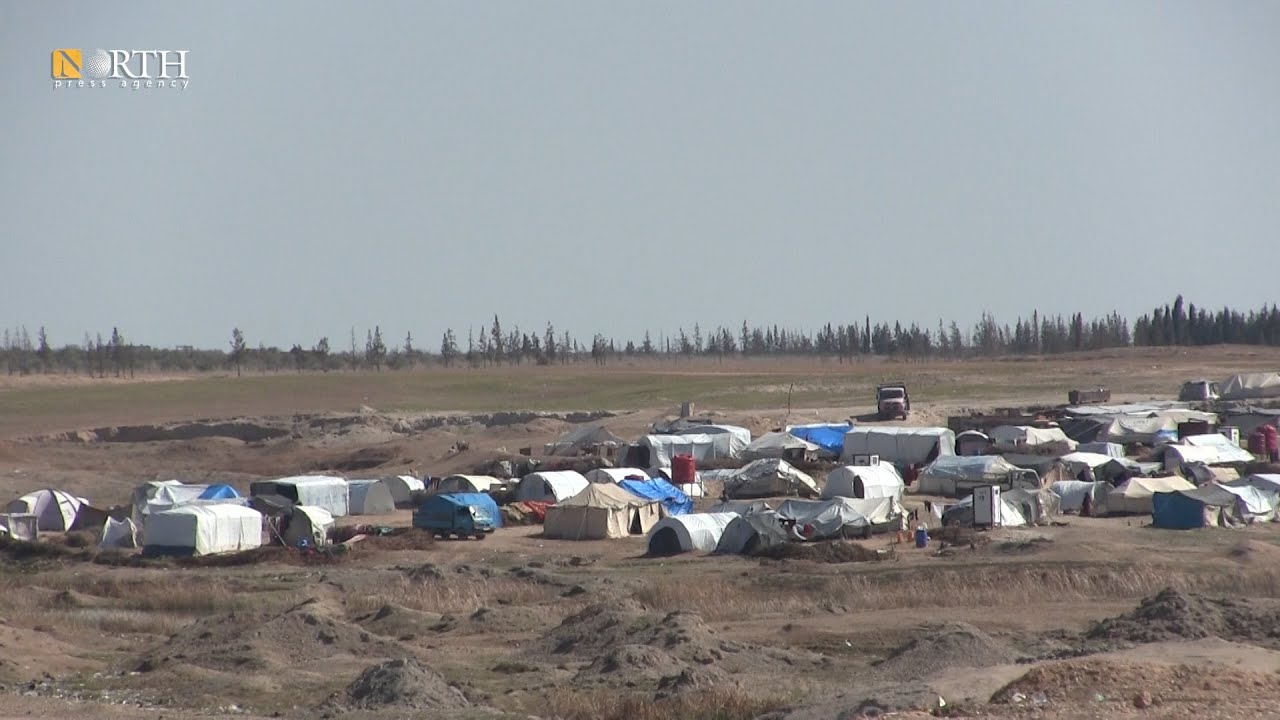 نازحان في مخيم الحتاش بريف الرقة يتحدثان عن تردي الوضع المعيشي وعدم كفاية المساعدات- نورث برس