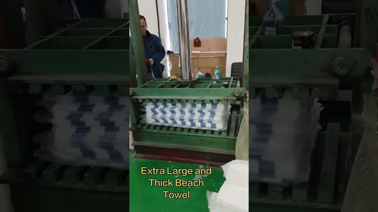 Hotel Blue and White Striped Beach Towel - Exquisitely Crafted from the Source Factory.