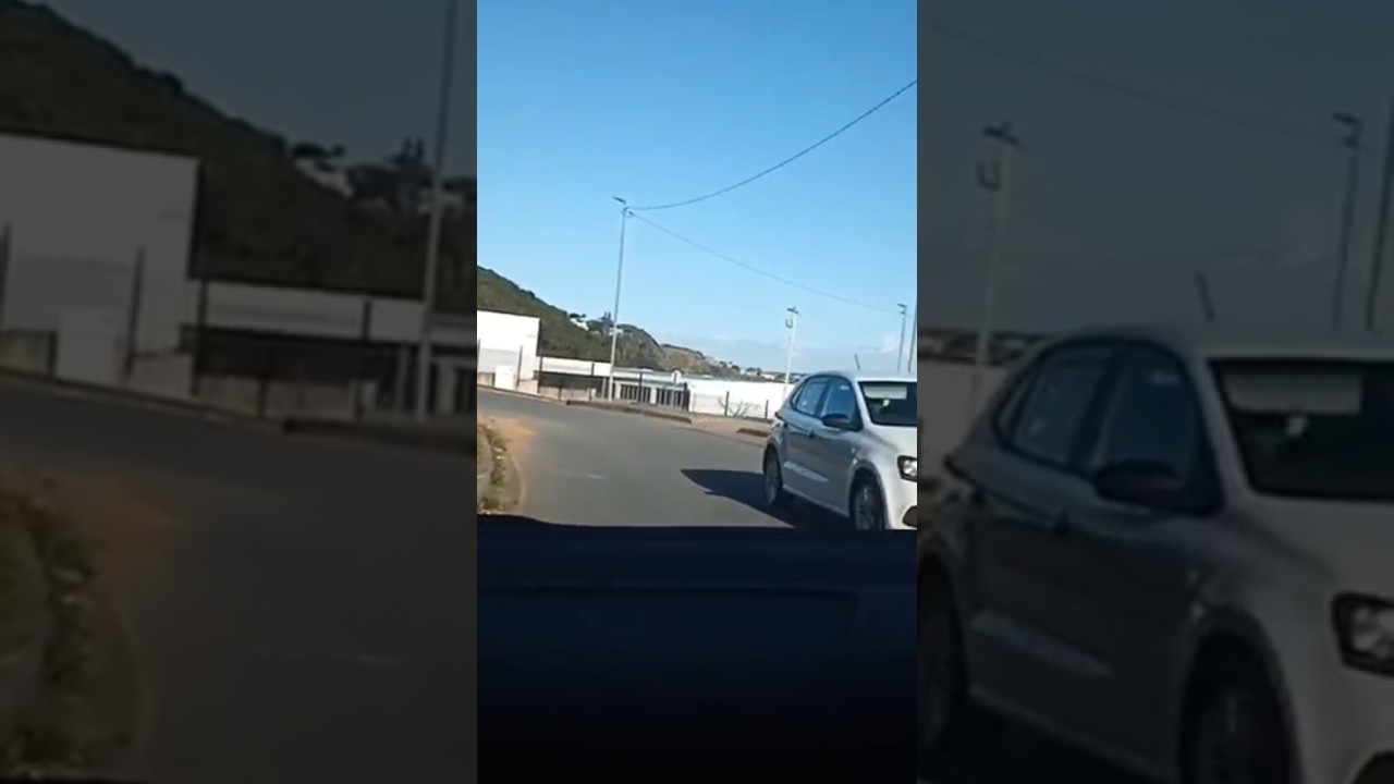 driving from East London to Cape Town be like