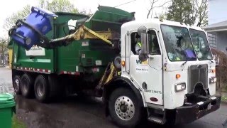 Waste Management 103493 ~ Peterbilt 320 Heil DuraPack Python On Trash In Newton