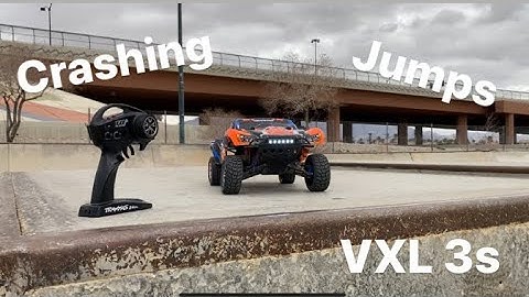 Traxxas Slash VXL Skatepark Bash