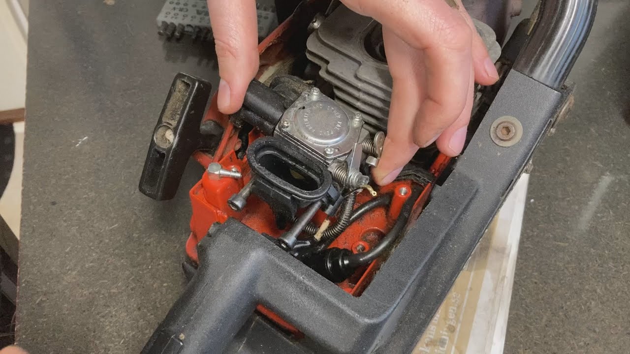 Motorsåg Jonsered 2054 svårstartad -  byte av membran och stor-service