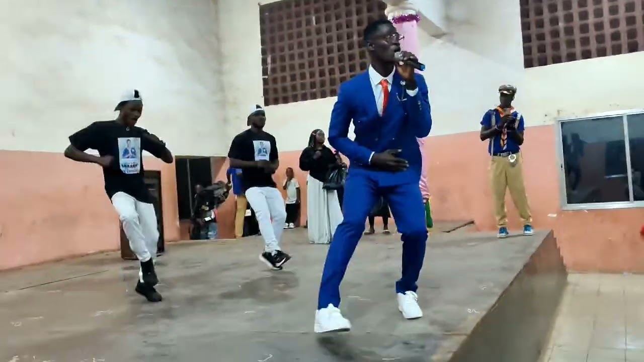 Abraham La Grâce Boré en concert à la maison des jeunes de Kouroussa 