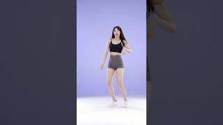 Virtual K-Pop Idol Dancing to Shake It 🔥#AIIdol #VirtualGirl #KpopAI #NovaDollStudio #AIDancer