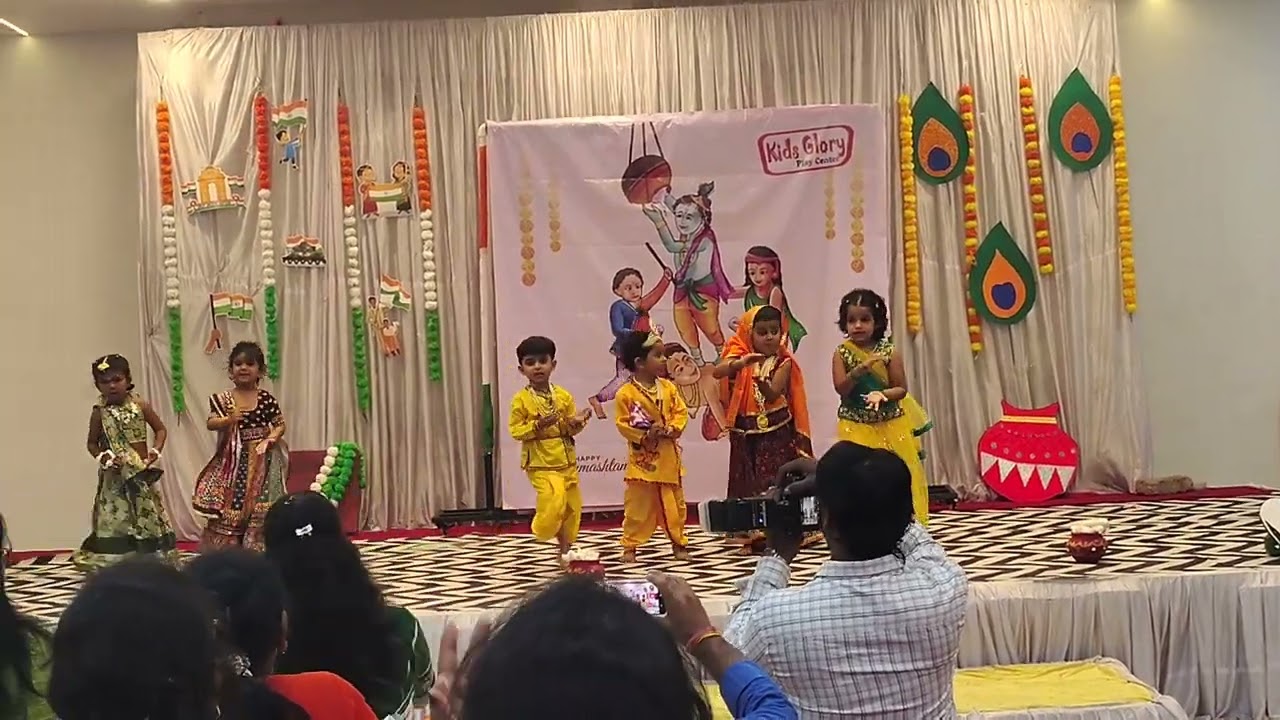 Shivanshi performance on the stage...kids glory Play centre school 🏫 🎒 (