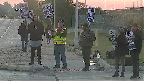 For first time ever, UAW strikes at all 3 of Detroit's automakers at once