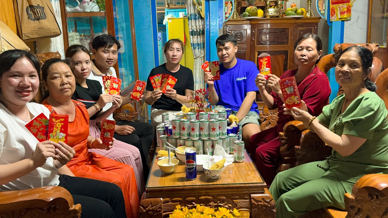 Cả Nhà Cùng Nhau Đón Giao Thừa, Xem Pháo Hoa, Nhận Lì Xì Chào Đón Một Năm Mới Bình An Vạn Sự Như Ý