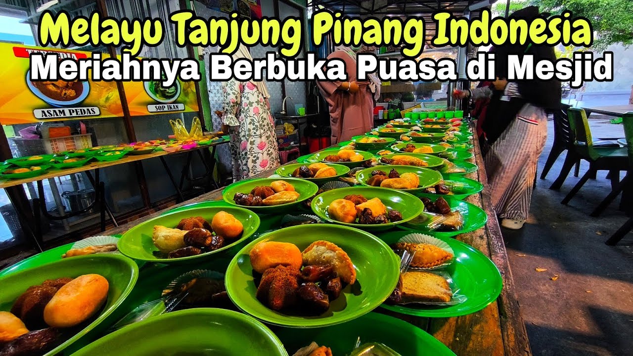Suasana Berbuka puasa pada malam 17 Ramadhan di Mesjid Agung Al hikmah Tanjungpinang 