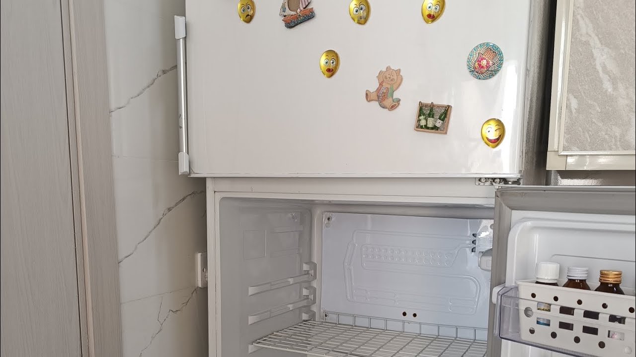 تنضيف الثلاجة 🧼🩷مادة تسحب الروائح من الثلاجة شاركتهه وياكم 🧄🧅🫚